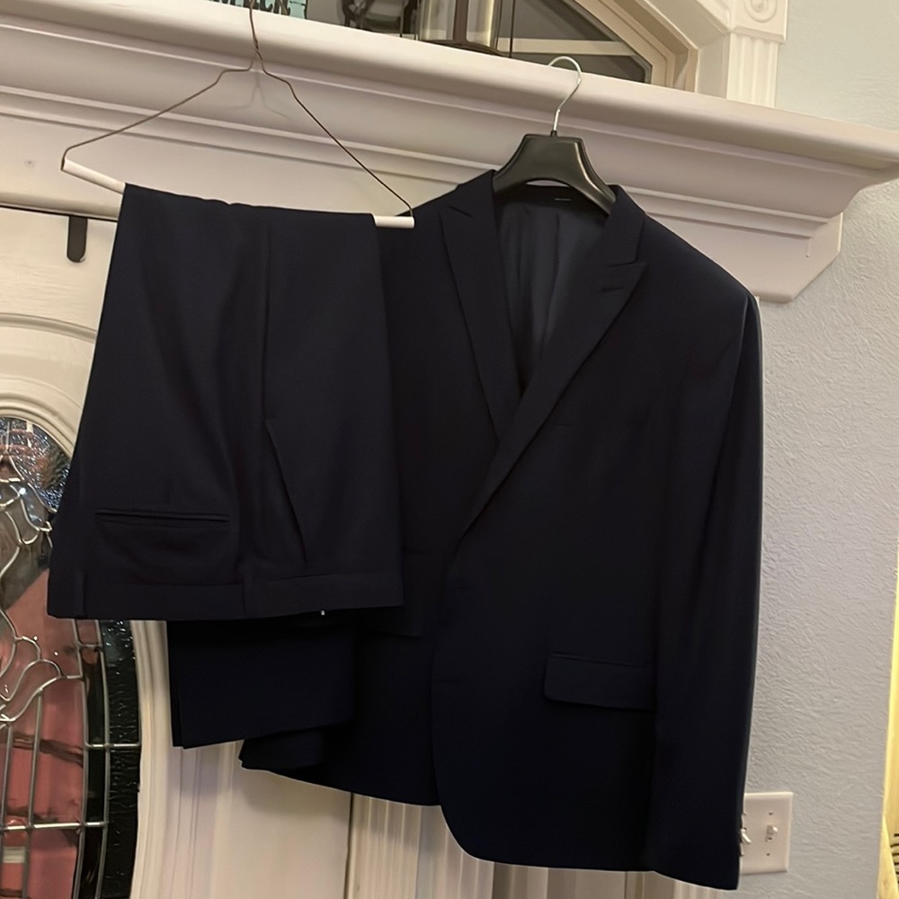 Navy Suit, worn spots below pocket, but not noticeable. Slim fit.